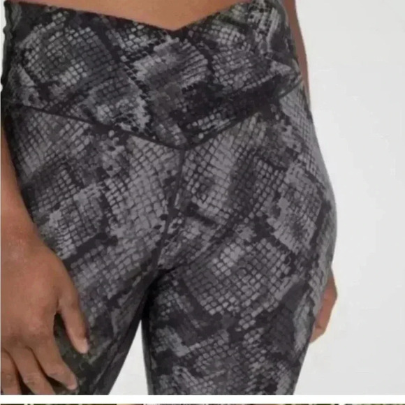 aerie Pants - Aerie OFFLINE high rise crossover 7/8 leggings sz XXS